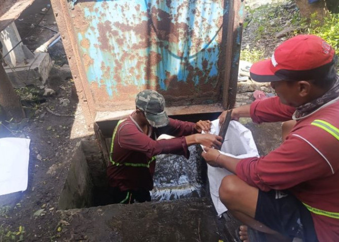 Osowilangun Surut, DSDABM Surabaya Normalisasi Saluran dan Angkut Tumpukan Sampah