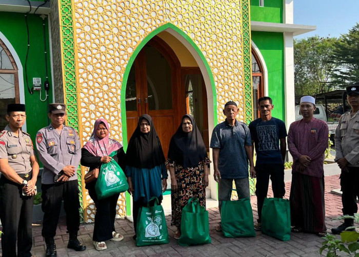 Polisi Ngawi Tebar Kasih di Kedunggalar, Puluhan Anak Yatim dan Duafa Tersenyum Bahagia
