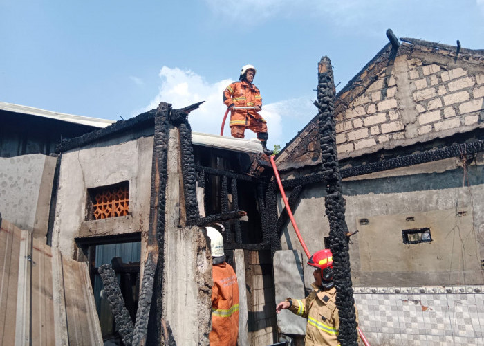 Masak Malah Ditinggal, 2 Rumah di Tambak Osowilangun Terbakar