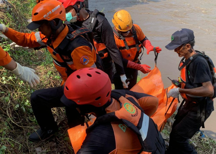 Sempat Dilaporkan Terpeleset saat Cari Ikan, Warga Tulungagung Ditemukan Tewas di Sungai Brantas Kediri