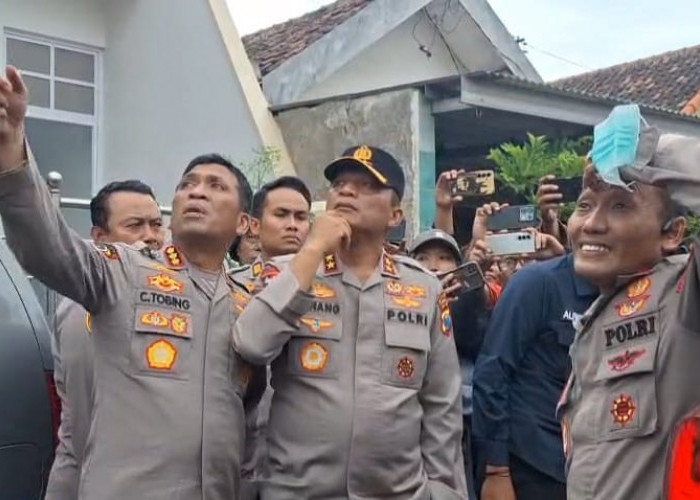 Kapolda Jatim Pantau Langsung Evakuasi Korban di Ponpes Al Khoziny