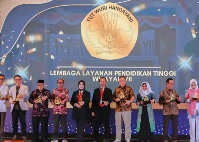 UIBU Raih Dua Penghargaan di Anugerah Kampus Unggulan LLDIKTI Wilayah VII Jawa Timur