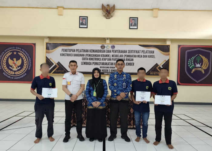 Kuasai Keahlian Konstruksi hingga Mebelair, 60 WBP Lapas Jember Terima Sertifikat Kompetensi