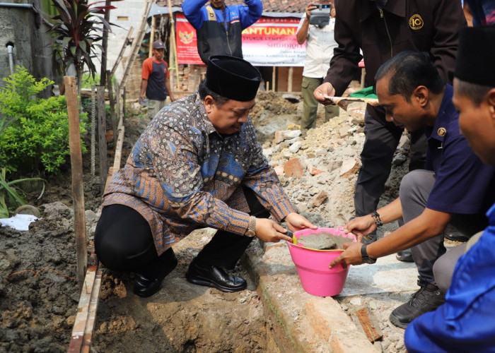 Bupati Jombang Melakukan Peletakan Batu Pertama 136 Rumah Layak Huni