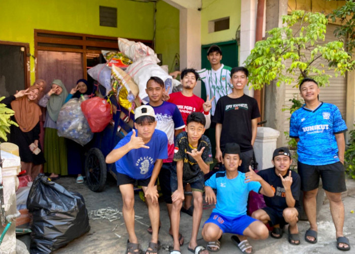 Sapu Bersih Lingkungan, Remaja Masjid Miftahul Huda Ubah Sampah Jadi Berkah
