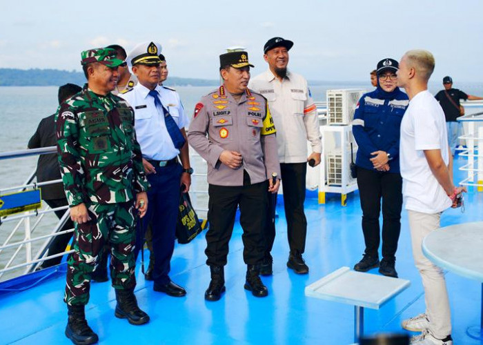 Jelang Nataru, Kapolri Pastikan Pengamanan dan Kelayakan Kapal di Pelabuhan Tanjung Perak