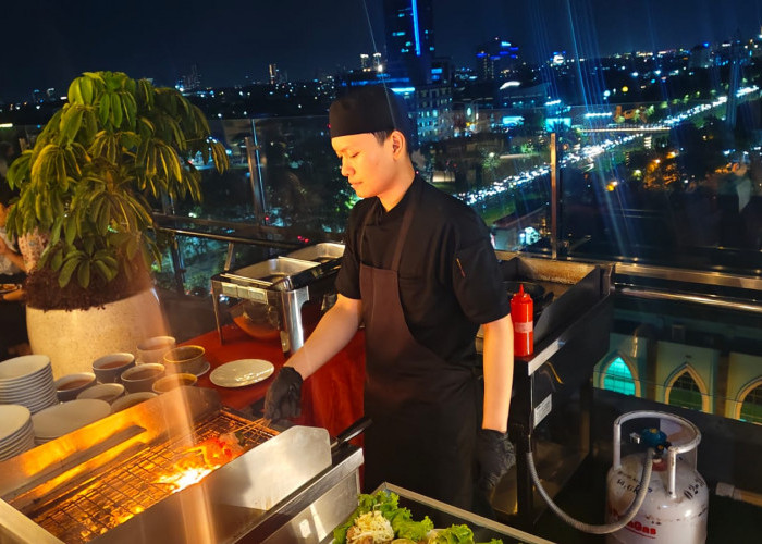 Nikmati Sunset BBQ dan View 360 Derajat Kota Surabaya dari Rooftop EXCOTEL Design Hotel