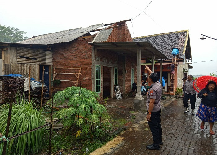 Puting Beliung Rusak 2 Rumah di Sonotengah Pakisaji