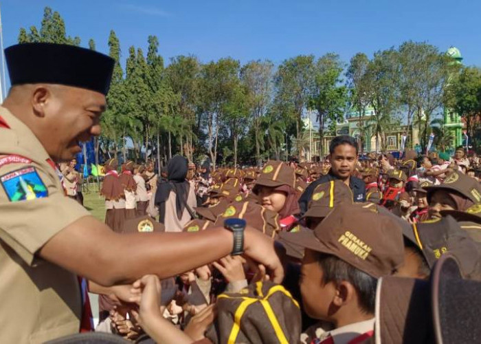 Apel Besar Peringatan Hari Pramuka Ke-64 Situbondo, Kak Rio Buat SE Lagu Wajib Kebangsaan Bergema di Sekolah