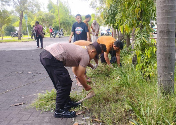 Kerja Bakti Massal Tiga Pilar di Perum Pondok Maritim Balas Klumprik Surabaya