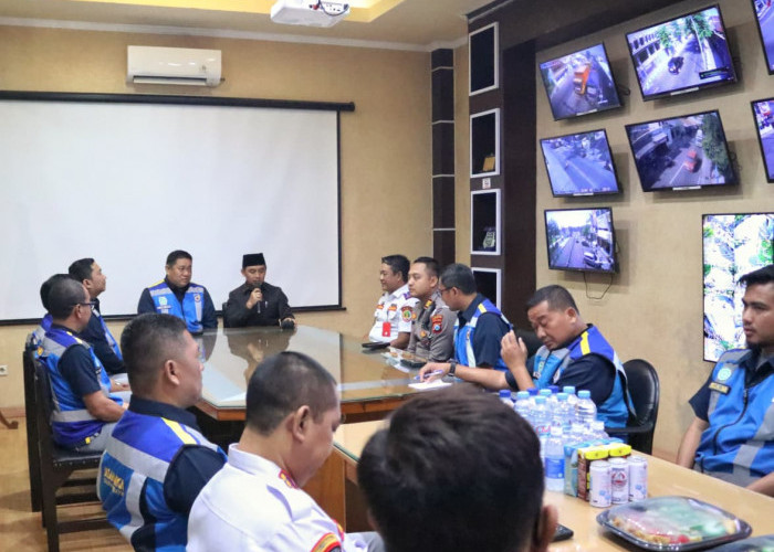 Wali Kota Pasuruan Hadiri Serah Terima Beton Barrier, Transportasi Jadi Sektor Paling Vital