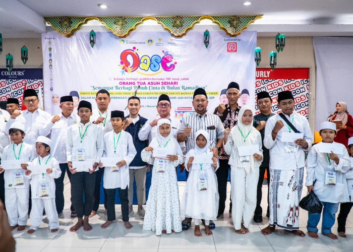 HUT Pemkab Gresik Ke-52, Bupati Gus Yani Temani 300 Anak Yatim Belanja Baju Lebaran di Program OASE Baznas