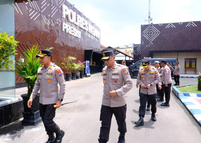 Pantau Kamtibmas Lewat Udara, Kapolda Jatim Singgah di Mapolres Ngawi