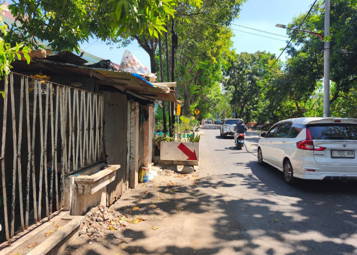 Polsek Gubeng Periksa Pemilik Lapak Rombeng Terkait Penemuan Kursi Berlogo Pemkot Surabaya