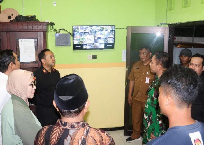 Kapolres Lumajang dan Bupati Pantau Pemasangan CCTV Serta PJU di Sukodono
