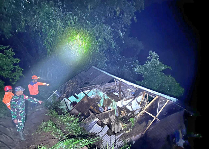 Sekeluarga Tertimpa Longsor di Tutur, Sang Istri Mendadak Pingsan