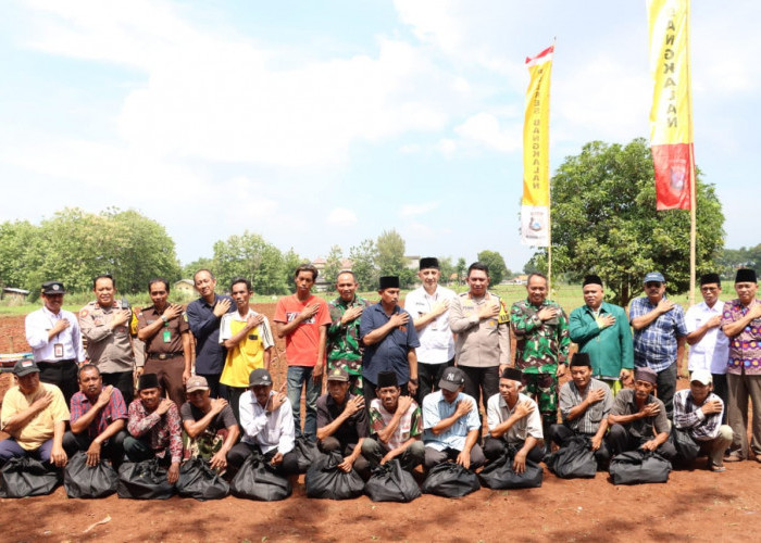 Dukung Asta Cita, Kapolres Bangkalan Bersama Forkopimda Kompak Tanam Bibit Jagung