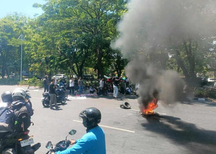 KEMAKI Gelar Aksi di Dishub Jatim, Desak Kejati Usut Dugaan Kebocoran APBD Rp111 Miliar
