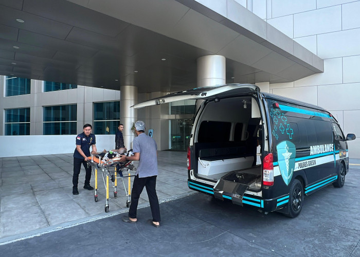 Polres Gresik Hadir untuk Masyarakat, Layanan Ambulans Gratis Bantu Pasien Darurat ke RSUP Kemenkes Surabaya