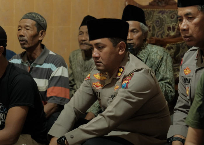 Kapolres Kediri Hadiri Pemakaman Korban  KM Virgo Transport 8 di Desa Manggis Puncu
