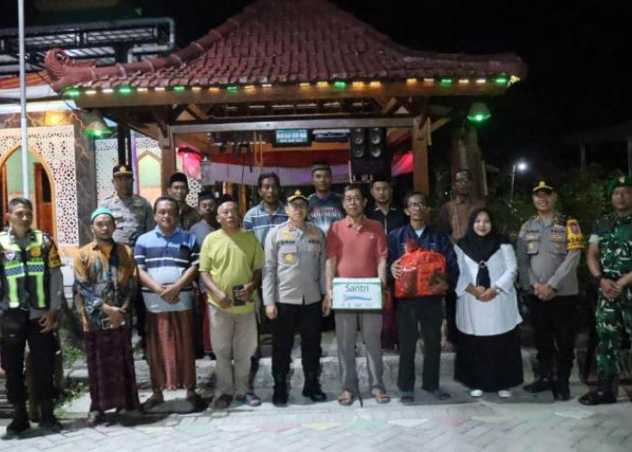 Kapolres AKBP Afrian Bersama Personel Gabungan Patroli Keliling Pos Kamling di Kota Bojonegoro