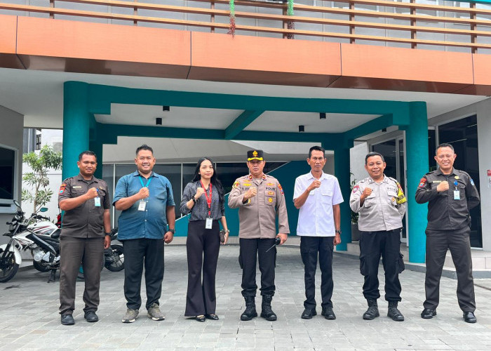 Kapolsek Sukomanunggal Sambangi SIS Surabaya, Tingkatkan Kewaspadaan Keamanan Jelang Akhir Tahun
