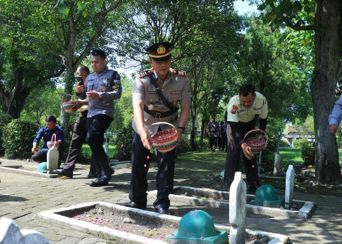 Peringati HUT Ke-45 Satpam, Satbinmas Polres Ngawi Gelar Upacara di TMP