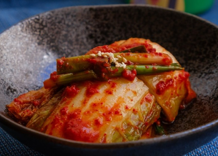Sayuran Fermentasi: Mengapa Kimchi dan Sauerkraut Semakin Populer?