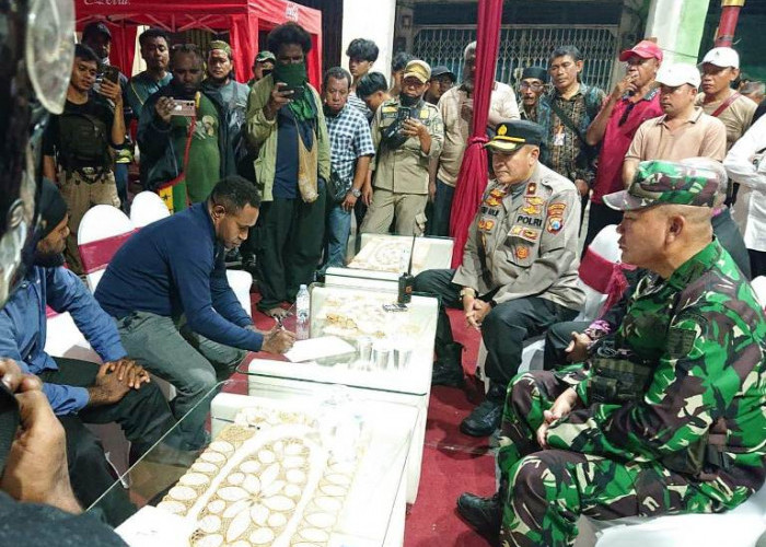 Dipicu Rasa Kecewa Mahasiswa, Pentas Budaya Papua di Kya-kya Kembang Jepun Ricuh