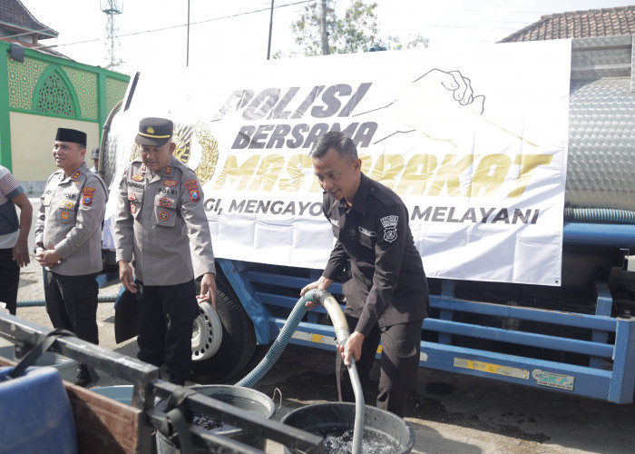 Peringati HUT Ke-75 Humas Polri, Polres Blitar Salurkan Bantuan Air Bersih