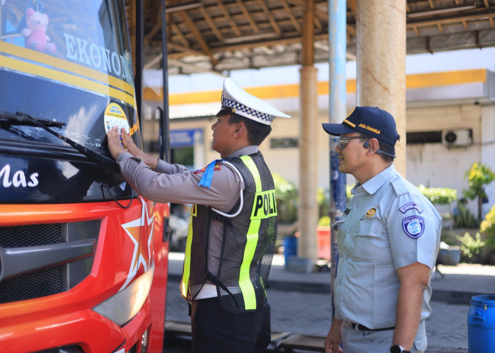 Operasi Keselamatan Semeru 2026, Satlantas Polres Gresik Ramp Check Bus di Terminal Bunder