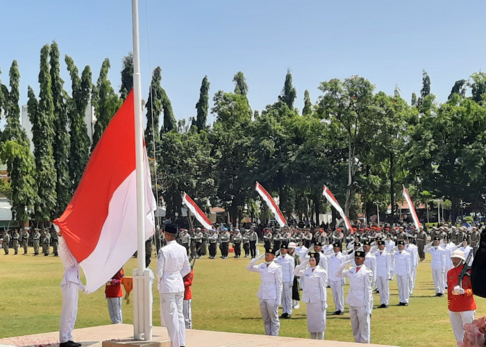 Pimpin Upacara HUT Ke-81 RI, Bupati Situbondo Ajak Warga Rawat Kabupaten dan Doakan Korban Bencana
