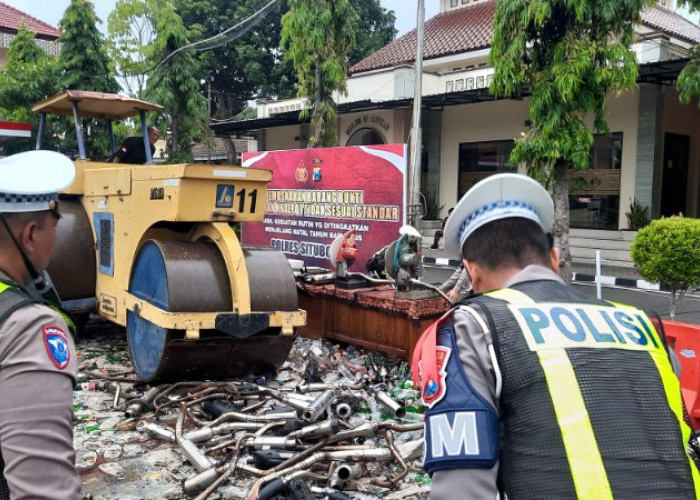 Polres Situbondo Musnahkan 2.306 Botol Miras dan 152 Knalpot Brong