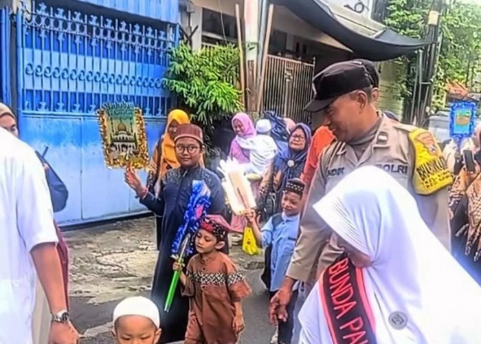 Sinergi Tanpa Batas, Polsek Bubutan Kawal Kirab Ramadan Se-Kelurahan Kemayoran