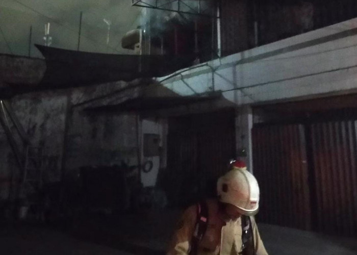 Ruko Empat Lantai Tambaksari Terbakar, Diduga Dipicu Korsleting Listrik