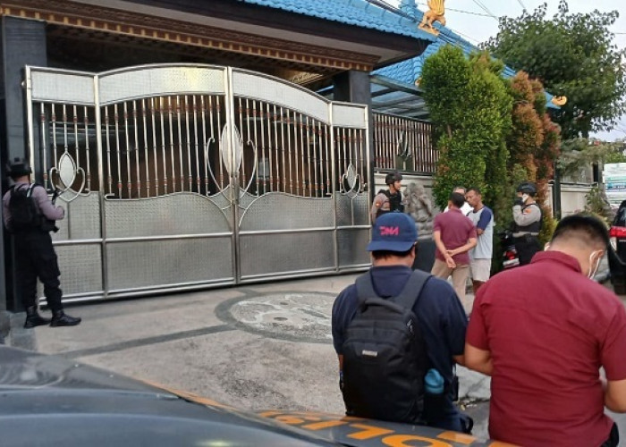 KPK Geledah Rumah Ketua KONI Ponorogo 