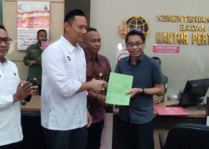 Kapolsek Bubutan Amankan Kunjungan Menteri ATR/BPN