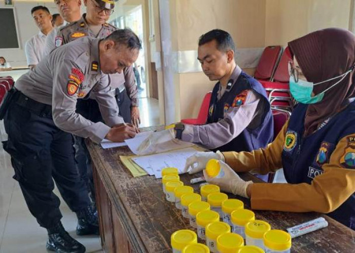 Personel Polres Nganjuk Jalani Tes Urine, Kapolres Pastikan Tidak Ada yang Terindikasi Narkoba