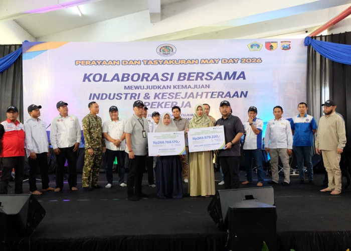 Peringati May Day, Pemkab Gresik Teken Komitmen Bersama Buruh