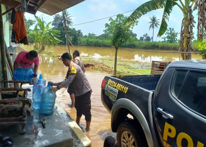 Kapolsek Sukodono Pantau Debit Air Sungai Menjangan dan Kaliasem, Situasi Masih Aman Terkendali