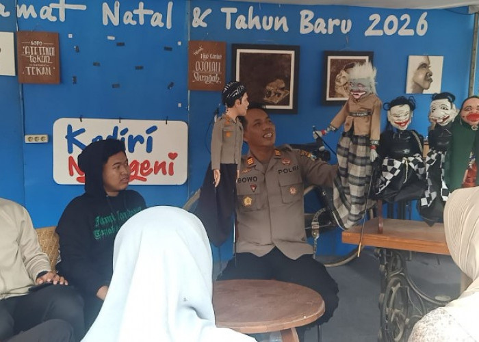 Lewat Pertunjukan Wayang, Kapolsek Kediri Kota Ajak Pemuda Berkegiatan Positif Sambut Tahun Baru