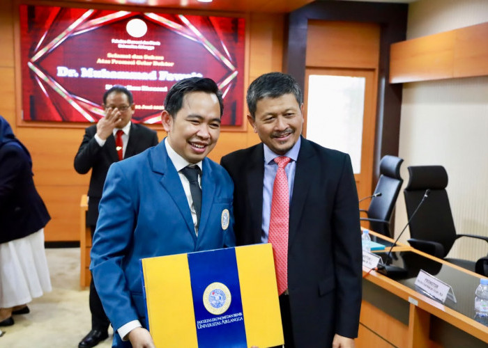 Raih Gelar Doktor Cumlaude di Unair, Gus Fawait: Bantuan Pemerintah Harus Bikin Rakyat Naik Kelas