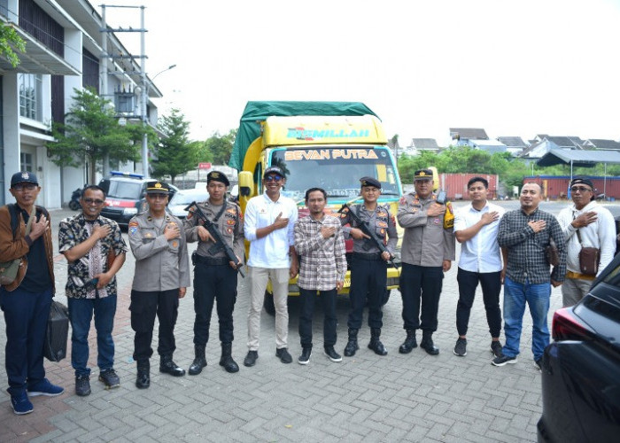 Polres Gresik Kawal Pengiriman Logistik Pilkada 2024 ke Pulau Bawean