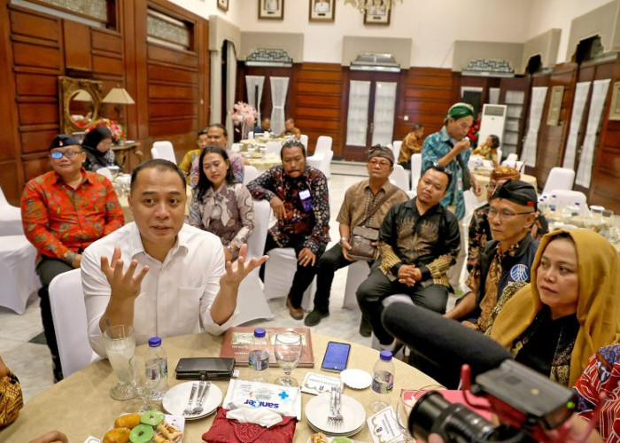 Serahkan SK DKS 2026-2029, Wali Kota Eri Gratiskan Fasilitas Publik untuk Seniman Surabaya