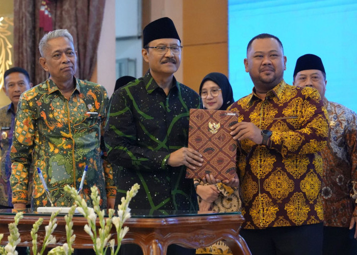Siap Operasikan Sekolah Rakyat, Bupati Gresik Teken Perjanjian Pinjam Pakai Aset dengan Kemensos
