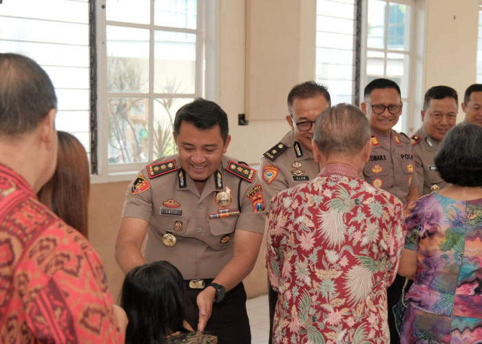 Sambangi Jemaat Gereja, Kapolres Kediri Imbau Waspada Penipuan Online dan Sosialisasi Layanan Darurat 110