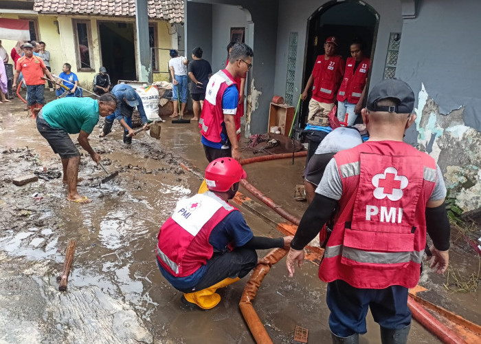 PMI Jember Gerak Cepat: Normalisasi Sumur Warga Pascabanjir, Cegah Penyakit Berbasis Air