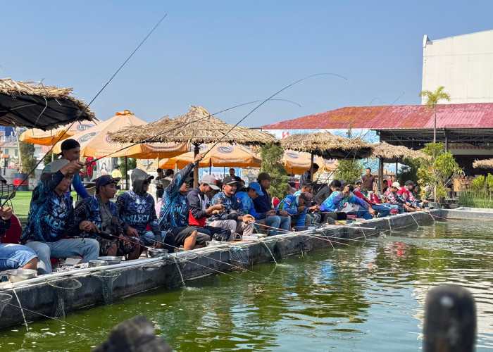Semarak Kemerdekaan, Swiss-Belinn Malang Gelar Mancing Bareng di Rooftop Fishing Pond
