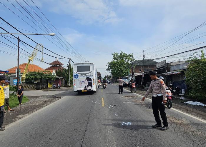 Tabrakan Dua Motor di Cerme, Seorang Ayah Meninggal Dunia