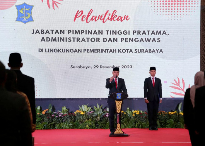 Tutup Tahun, Wali Kota Surabaya Lantik 231 Pejabat, 9 Kepala Dinas Dirotasi